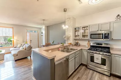 1586 Woodlynn Avenue #2, Maplewood, MN 55109 - Photo 4