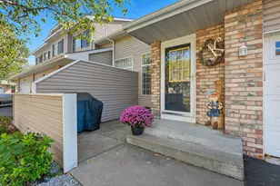 834 Summer Pines Cir, Hudson, WI 54016 - Photo 2