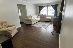 375 Lark Ave, Maplewood, MN 55117 - Photo 2