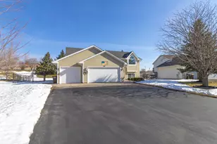 1003 Theresa Marie Dr, Elko New Market, MN 55054 - Photo 2