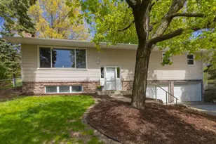 2220 Bossard Dr, Roseville, MN 55113 - Photo 2