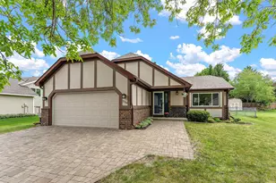 2358 Hilo Ave N, Oakdale, MN 55128 - Photo 2