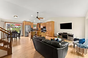 2358 Hilo Ave N, Oakdale, MN 55128 - Photo 4