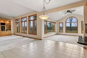 10173 Bridgewater Ct, Woodbury, MN 55129 - Photo 14
