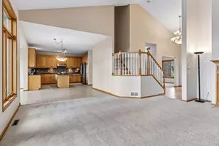 10173 Bridgewater Ct, Woodbury, MN 55129 - Photo 12
