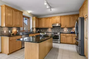 10173 Bridgewater Ct, Woodbury, MN 55129 - Photo 18