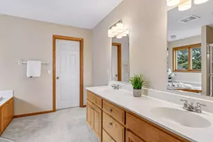 10173 Bridgewater Ct, Woodbury, MN 55129 - Photo 30