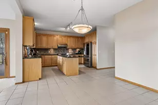 10173 Bridgewater Ct, Woodbury, MN 55129 - Photo 16