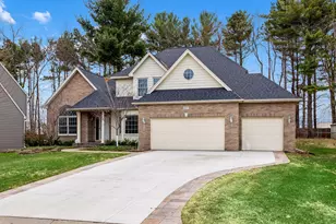 10173 Bridgewater Ct, Woodbury, MN 55129 - Photo 2