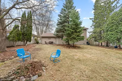 2245 Maple Lane E, Maplewood, MN 55109 - Photo 8