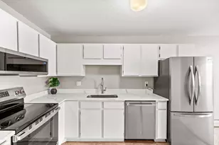 7601 W 101st St, Bloomington, MN 55438 - Photo 8