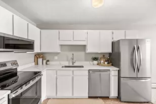 7601 W 101st St, Bloomington, MN 55438 - Photo 2