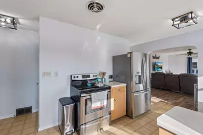 211 Hickory Street S, Lester Prairie, MN 55354 - Photo 8