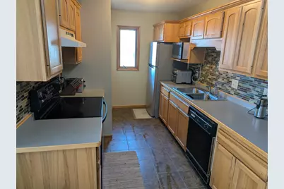 1051 Butte Court, Chanhassen, MN 55317 - Photo 4