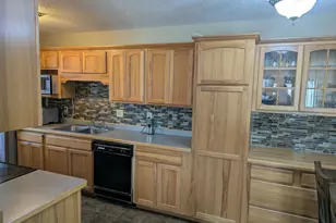 1051 Butte Ct, Chanhassen, MN 55317 - Photo 2