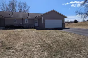 1051 Butte Ct, Chanhassen, MN 55317 - Photo 2