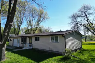 1111 S Halvorson St, Redwood Falls, MN 56283 - Photo 2