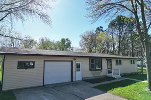1111 S Halvorson St, Redwood Falls, MN 56283 - Photo 1