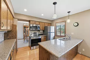 11185 Lanewood Cir, Eden Prairie, MN 55344 - Photo 4