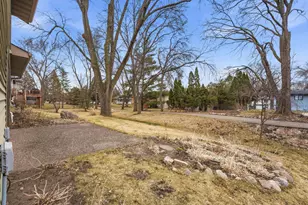 11185 Lanewood Cir, Eden Prairie, MN 55344 - Photo 36