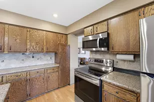 11185 Lanewood Cir, Eden Prairie, MN 55344 - Photo 6