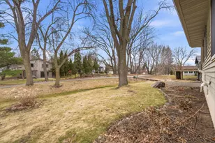 11185 Lanewood Cir, Eden Prairie, MN 55344 - Photo 40