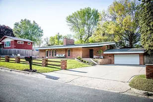 130 Fairlawn Ave E, Winsted, MN 55395 - Photo 2