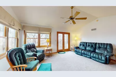 64 Conner Circle SW, Rochester, MN 55902 - Photo 4