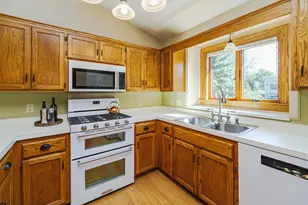 20823 Jamestown Ave, Lakeville, MN 55044 - Photo 10