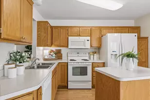 7638 Newbury Rd, Woodbury, MN 55125 - Photo 10