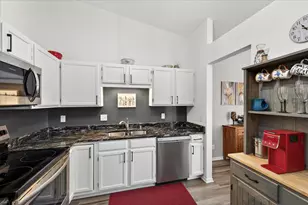 7555 W 110th St, Bloomington, MN 55438 - Photo 8