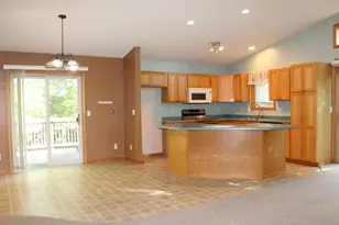 322 Oriole Ave N, Thief River Falls, MN 56701 - Photo 4