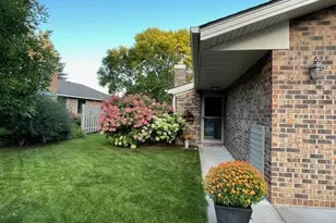 1930 Kingsview Ln N, Plymouth, MN 55447 - Photo 2