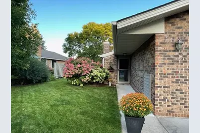 1930 Kingsview Lane N, Plymouth, MN 55447 - Photo 2