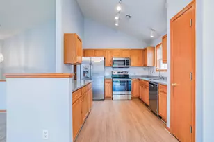 916 Parkside Blvd, Hopkins, MN 55343 - Photo 12