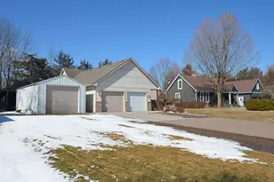 31066 Cedar Ridge Dr, Lindstrom, MN 55045 - Photo 4