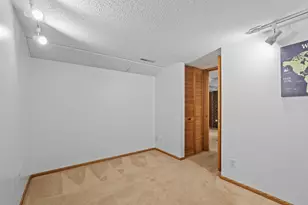 1956 3rd St E, Saint Paul, MN 55119 - Photo 30