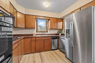 1956 3rd St E, Saint Paul, MN 55119 - Photo 10