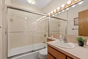 1956 3rd St E, Saint Paul, MN 55119 - Photo 20