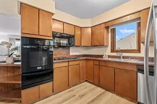 1956 3rd St E, Saint Paul, MN 55119 - Photo 12