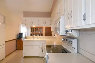 9608 Toledo Rd, Bloomington, MN 55437 - Photo 2