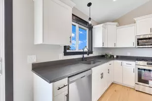 18560 Hexham Ln, Lakeville, MN 55044 - Photo 8