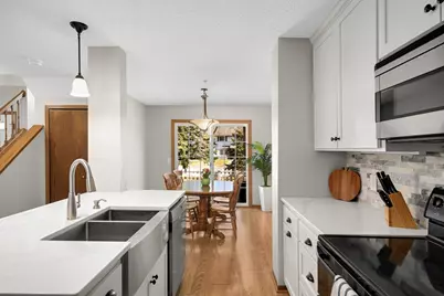 2571 Bedford Court, Mendota Heights, MN 55120 - Photo 12