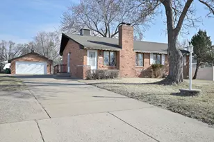 6211 Brooklyn Dr, Brooklyn Center, MN 55430 - Photo 4