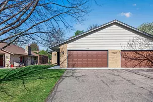 2810 Robinwood Way, Woodbury, MN 55125 - Photo 2