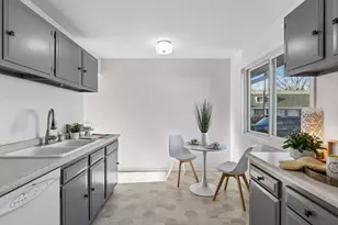 411 Dorland Pl, Maplewood, MN 55119 - Photo 2