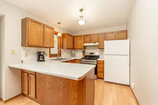 1817 Ruby Cir, Shakopee, MN 55379 - Photo 8