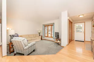 1817 Ruby Cir, Shakopee, MN 55379 - Photo 4