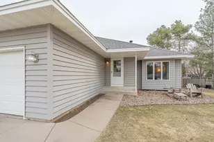 1817 Ruby Cir, Shakopee, MN 55379 - Photo 2