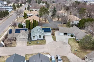 420 Village Ct, Cambridge, MN 55008 - Photo 2